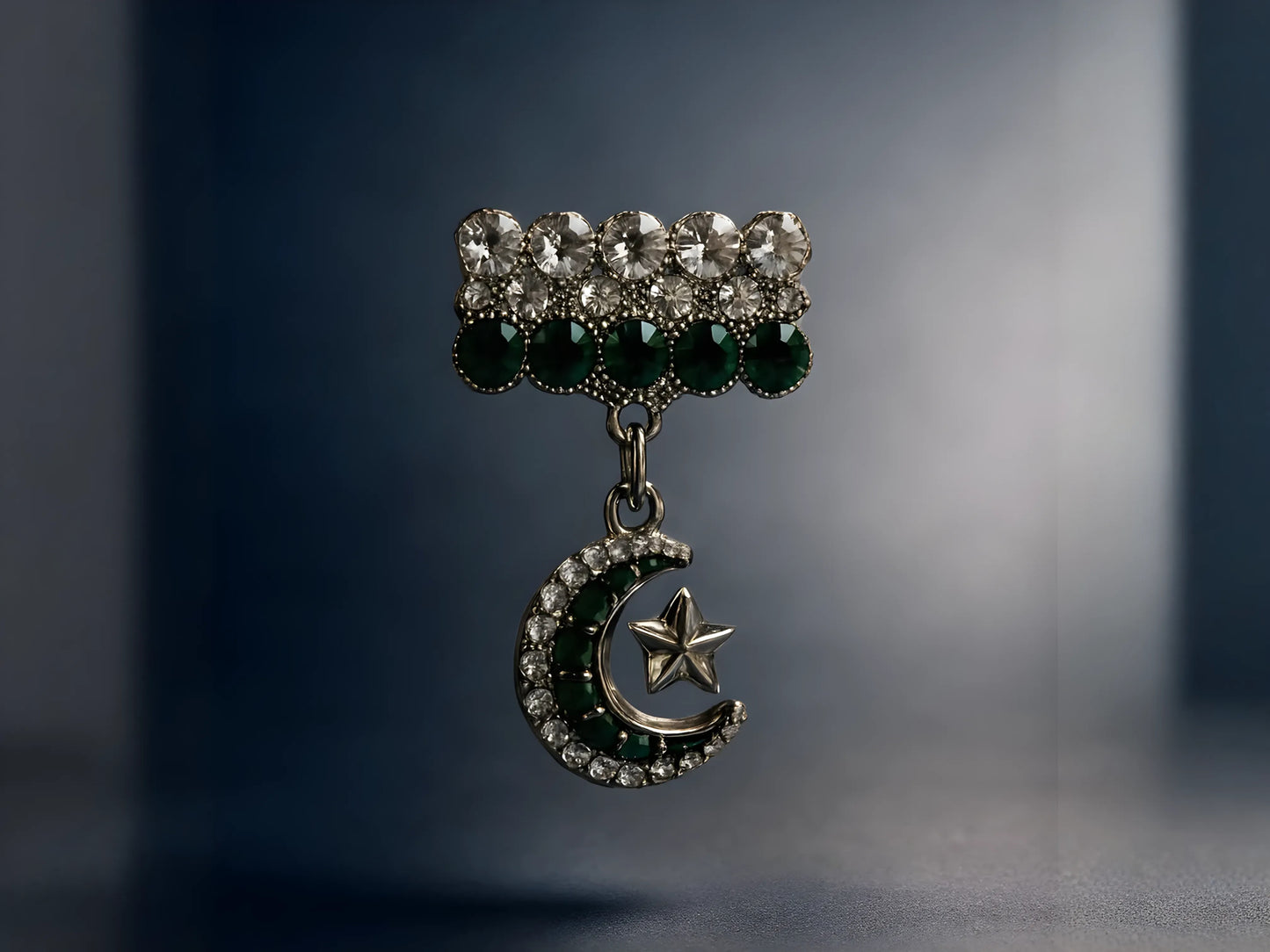 Pakistani Flag Crescent Moon & Star Badge – Green & White Crystal Jashan-e-Azadi Badge for Independence Day. (1 piece) - Abid Cart