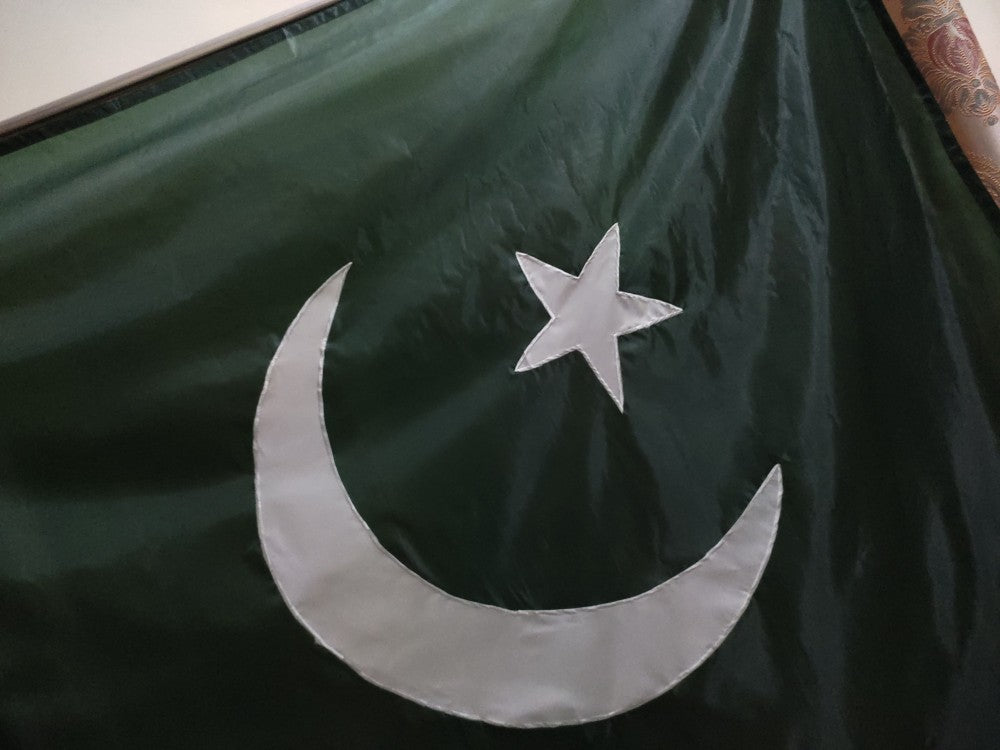 Premium Pakistan Flag - Large Size (3.5 x 5.5 Feet) - Durable Fabric for Outdoor & Indoor Display. - Abid Cart